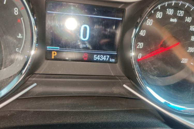 Used Chevrolet Orlando 2018 530T Automatic Luxury Edition (5+2 Model) China V Standard Odometer Close Up