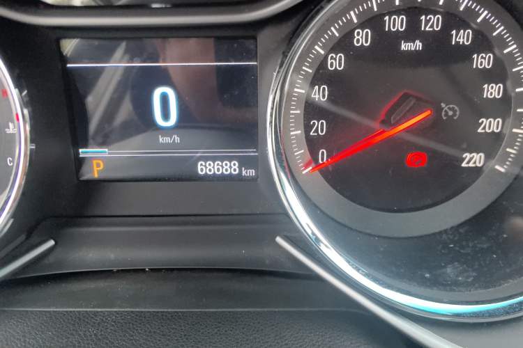 Used Chevrolet Orlando 2018 Redline 530T Automatic Enjoyment Edition (5+2 Model) – China V Standard Odometer Close Up