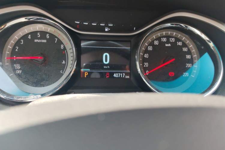Used Chevrolet Orlando 2018 Redline 530T Automatic Zhaoxiang Edition (5+2 Seating) – China V Standard Odometer Close Up