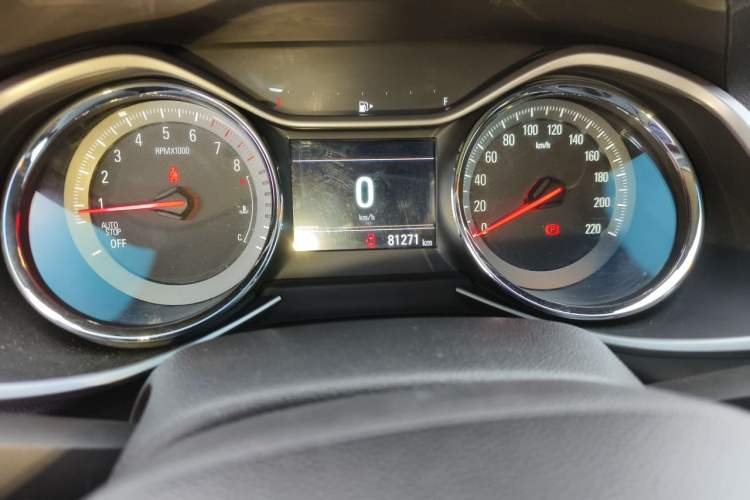 Used Chevrolet Orlando 2018 530T Automatic Luxury Edition (5+2 Model) China V Standard Odometer Close Up