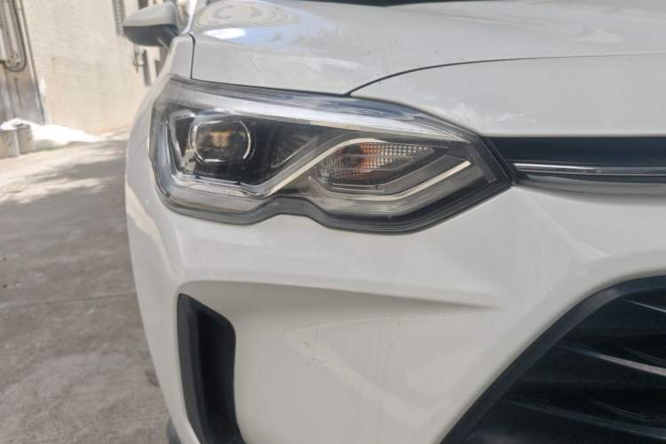 Used Chevrolet Orlando 2018 530T Automatic Luxury Edition (5+2 Model) China V Standard Right Front Headlight
