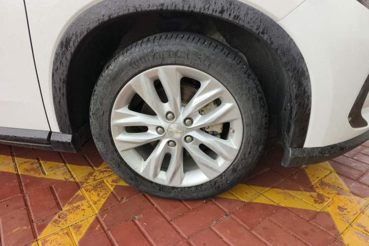 Used Chevrolet Orlando 2018 530T Automatic Luxury Edition (5+2 Model) China V Standard Right Front Wheel Hub