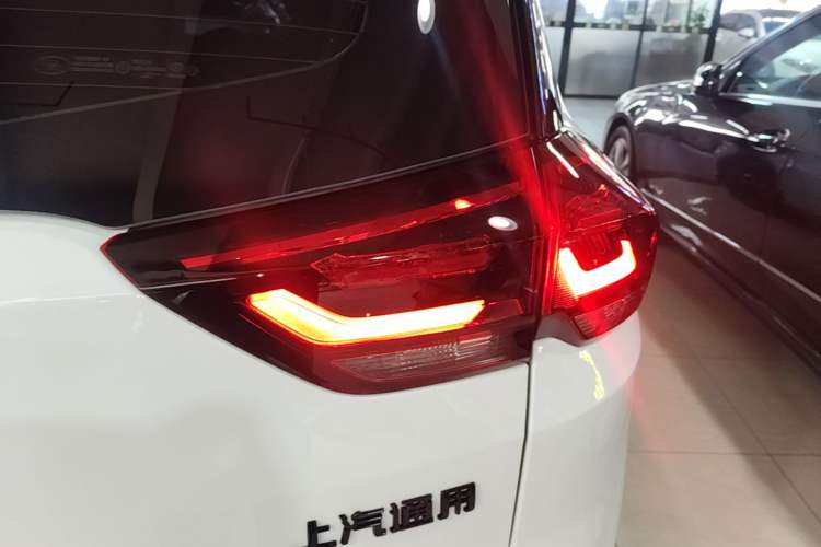 Used Chevrolet Orlando 2018 Redline 530T Automatic Enjoyment Edition (5+2 Model) – China V Standard Right Rear Taillight