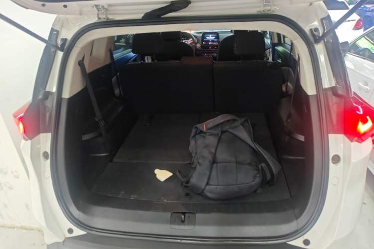 Used Chevrolet Orlando 2018 530T Automatic Luxury Edition (5+2 Model) China V Standard Trunk