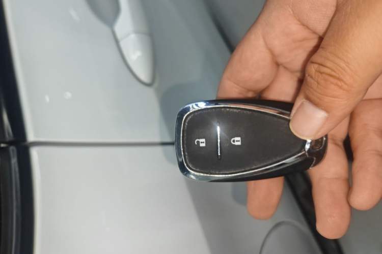 Used Chevrolet Orlando 2018 530T Automatic Luxury Edition (5+2 Model) China V Standard Vehicle Key
