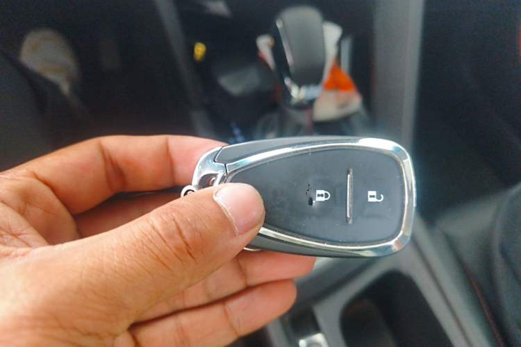 Used Chevrolet Orlando 2018 530T Automatic Luxury Edition (5+2 Model) China V Standard Vehicle Key
