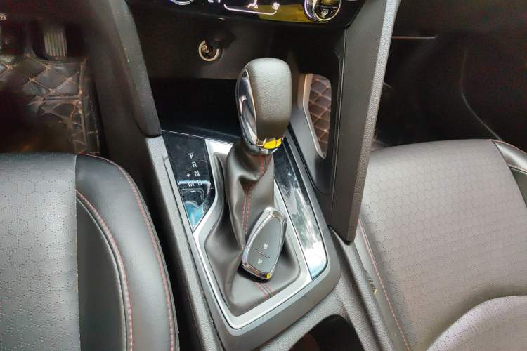 Used Chevrolet Orlando 2019 Redline 530T Automatic Enjoyment Version (5+2 Seating) China VI Gear Lever