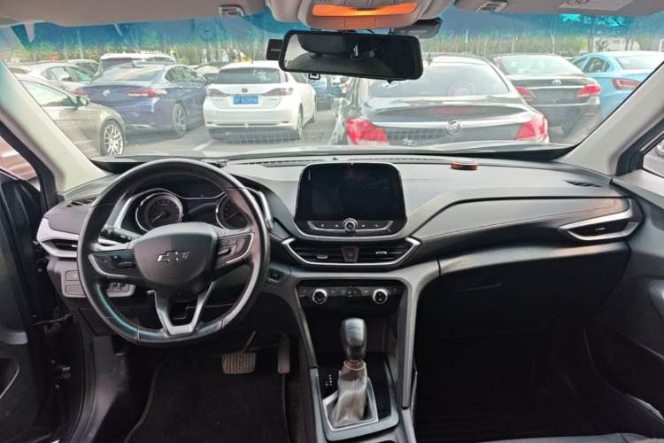 Used Chevrolet Orlando 2019 Redline 530T Automatic Enjoyment Version (5+2 Seating) China VI Center Console
