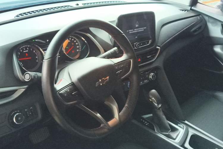 Used Chevrolet Orlando 2019 Redline 530T Automatic Enjoyment Version (5+2 Seating) China VI Center Console