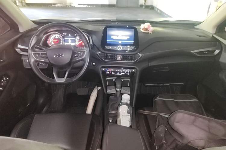 Used Chevrolet Orlando 2019 Redline 530T Automatic Enjoyment Version (5+2 Seating) China VI Center Console