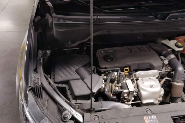 Used Chevrolet Orlando 2019 Redline 530T Automatic Zhaoxiang Edition (5+2 Seating) China VI Engine Bay Right