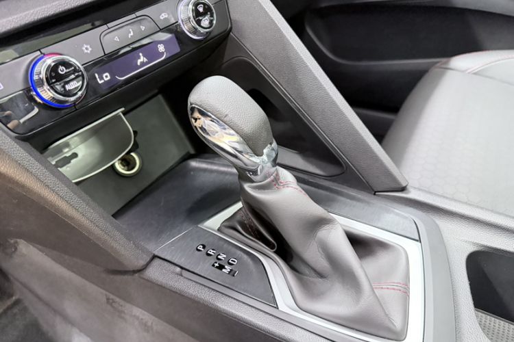 Used Chevrolet Orlando 2019 Redline 530T Automatic Enjoyment Version (5+2 Seating) China VI Gear Lever