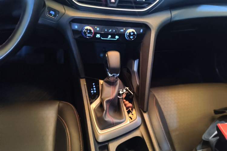 Used Chevrolet Orlando 2019 Redline 530T Automatic Enjoyment Version (5+2 Seating) China VI Gear Lever