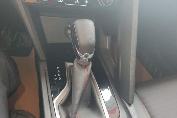 Used Chevrolet Orlando 2019 Redline 530T Automatic Enjoyment Version (5+2 Seating) China VI Gear Lever