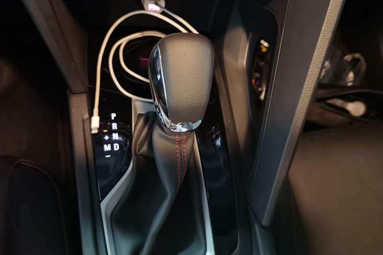 Used Chevrolet Orlando 2019 Redline 530T Automatic Zhaoxiang Edition (5+2 Seating) China VI Gear Lever