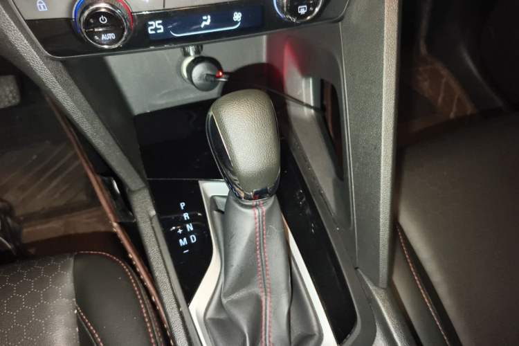 Used Chevrolet Orlando 2019 Redline 530T Automatic Enjoyment Version (5+2 Seating) China VI Gear Lever