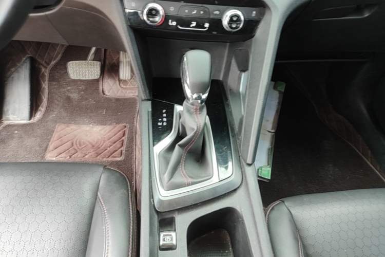 Used Chevrolet Orlando 2019 Redline 530T Automatic Enjoyment Version (5+2 Seating) China VI Gear Lever