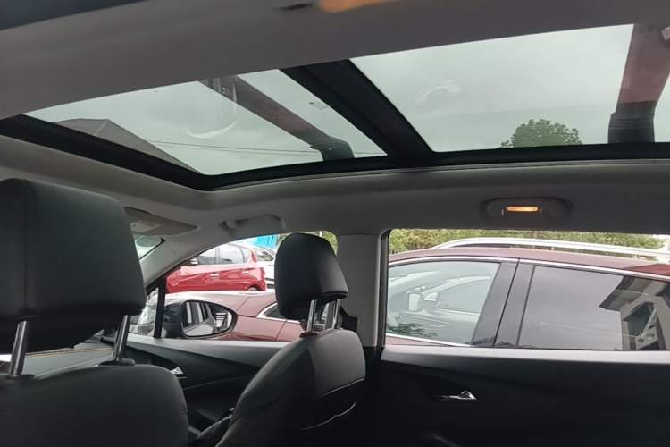 Used Chevrolet Orlando 2019 Redline 530T Automatic Enjoyment Version (5+2 Seating) China VI Headliner