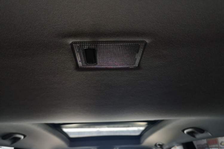 Used Chevrolet Orlando 2019 Redline 530T Automatic Enjoyment Version (5+2 Seating) China VI Headliner