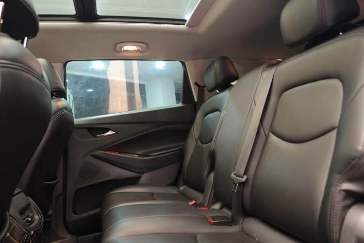 Used Chevrolet Orlando 2019 530T Automatic Luxury Edition (5+2 Seater) – China VI Standard Interior 12