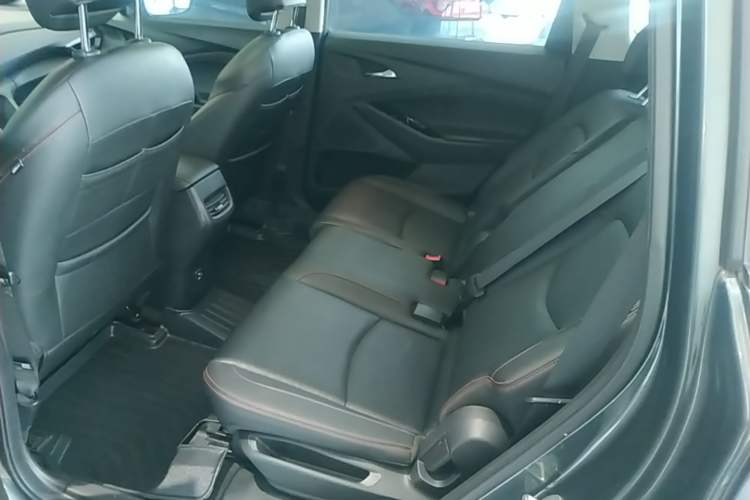 Used Chevrolet Orlando 2019 Redline 530T Automatic Enjoyment Version (5+2 Seating) China VI Left Rear Seat