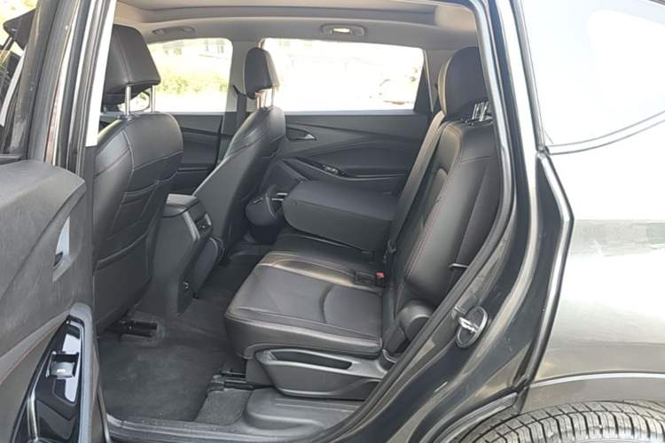 Used Chevrolet Orlando 2019 Redline 530T Automatic Enjoyment Version (5+2 Seating) China VI Left Rear Seat