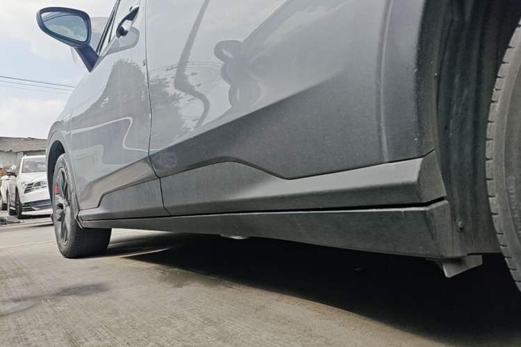 Used Chevrolet Orlando 2019 Redline 530T Automatic Enjoyment Version (5+2 Seating) China VI Left Side Sill