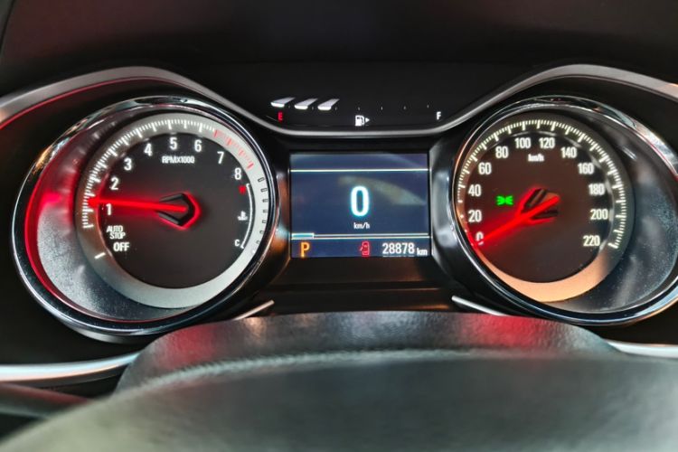 Used Chevrolet Orlando 2019 Redline 530T Automatic Enjoyment Version (5+2 Seating) China VI Odometer Close Up