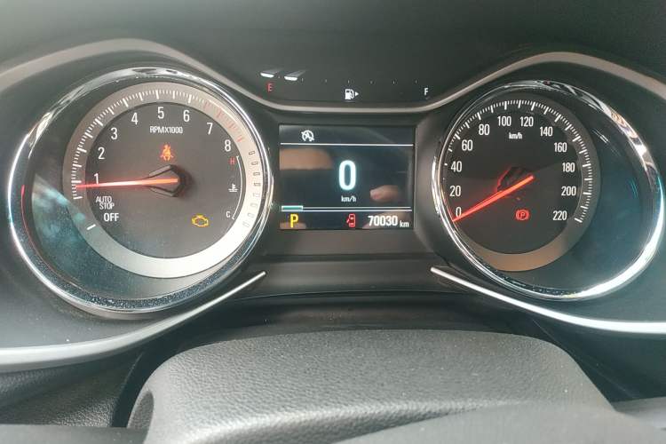 Used Chevrolet Orlando 2019 Redline 530T Automatic Enjoyment Version (5+2 Seating) China VI Odometer Close Up