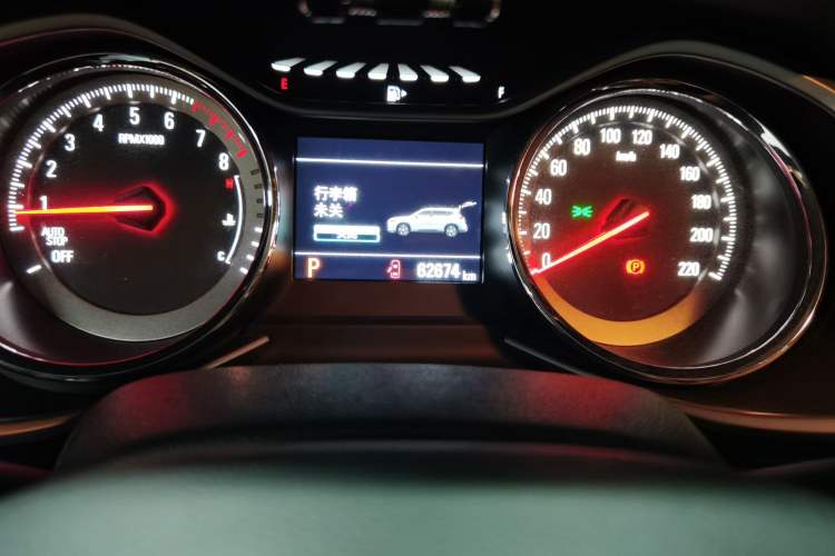 Used Chevrolet Orlando 2019 Redline 530T Automatic Zhaoxiang Edition (5+2 Seating) China VI Odometer Close Up