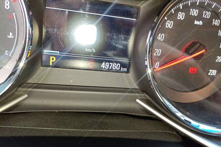 Used Chevrolet Orlando 2019 Redline 530T Automatic Enjoyment Version (5+2 Seating) China VI Odometer Close Up