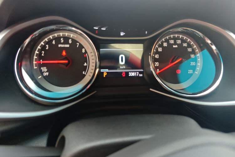 Used Chevrolet Orlando 2019 Redline 530T Automatic Enjoyment Version (5+2 Seating) China VI Odometer Close Up