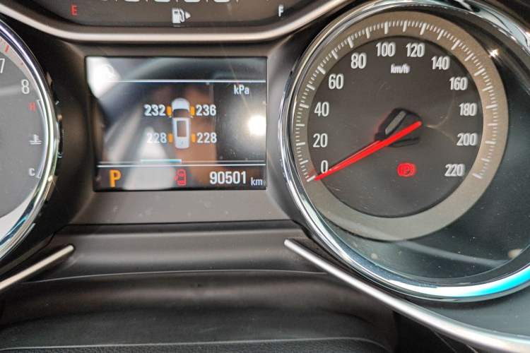 Used Chevrolet Orlando 2019 Redline 530T Automatic Enjoyment Version (5+2 Seating) China VI Odometer Close Up