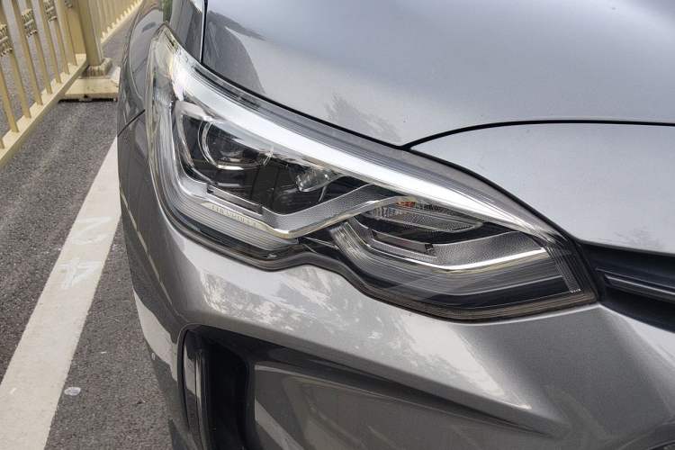 Used Chevrolet Orlando 2019 Redline 530T Automatic Enjoyment Version (5+2 Seating) China VI Right Front Headlight
