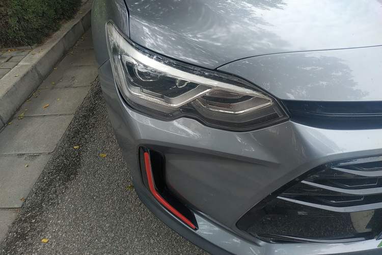 Used Chevrolet Orlando 2019 Redline 530T Automatic Enjoyment Version (5+2 Seating) China VI Right Front Headlight