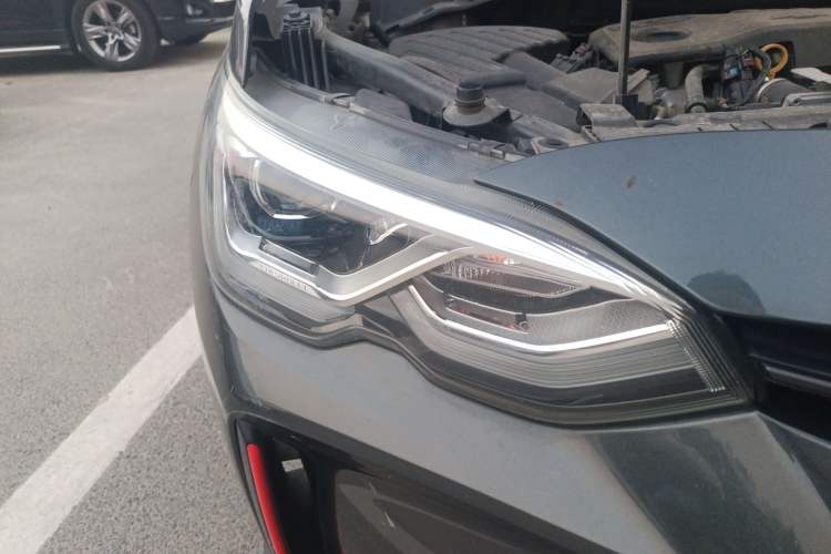 Used Chevrolet Orlando 2019 Redline 530T Automatic Enjoyment Version (5+2 Seating) China VI Right Front Headlight