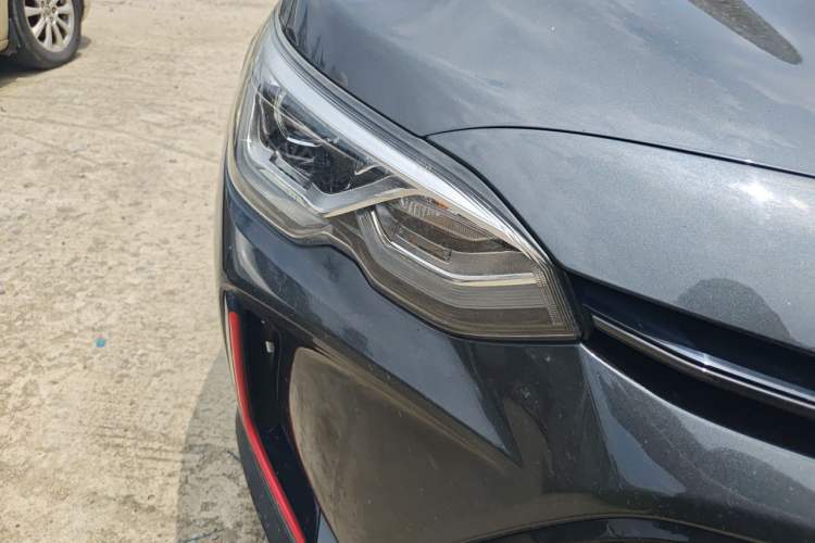 Used Chevrolet Orlando 2019 Redline 530T Automatic Enjoyment Version (5+2 Seating) China VI Right Front Headlight
