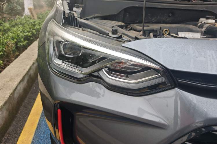 Used Chevrolet Orlando 2019 Redline 530T Automatic Enjoyment Version (5+2 Seating) China VI Right Front Headlight