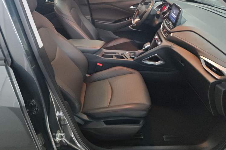 Used Chevrolet Orlando 2019 Redline 530T Automatic Enjoyment Version (5+2 Seating) China VI Right Front Seat
