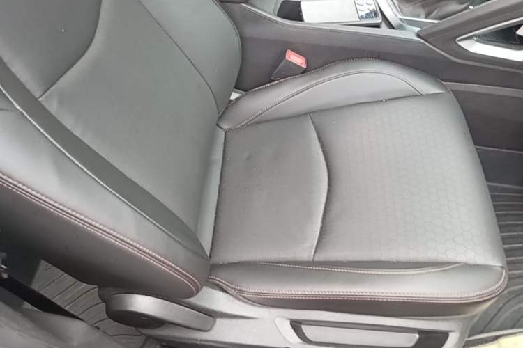 Used Chevrolet Orlando 2019 Redline 530T Automatic Enjoyment Version (5+2 Seating) China VI Right Front Seat
