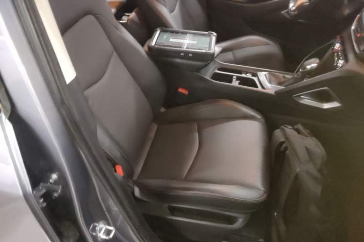 Used Chevrolet Orlando 2019 Redline 530T Automatic Enjoyment Version (5+2 Seating) China VI Right Front Seat