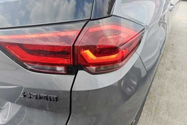 Used Chevrolet Orlando 2019 Redline 530T Automatic Enjoyment Version (5+2 Seating) China VI Right Rear Taillight