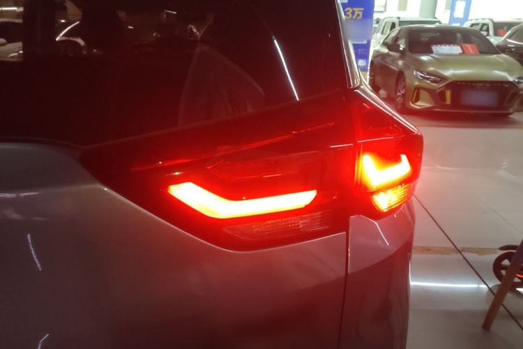 Used Chevrolet Orlando 2019 Redline 530T Automatic Enjoyment Version (5+2 Seating) China VI Right Rear Taillight