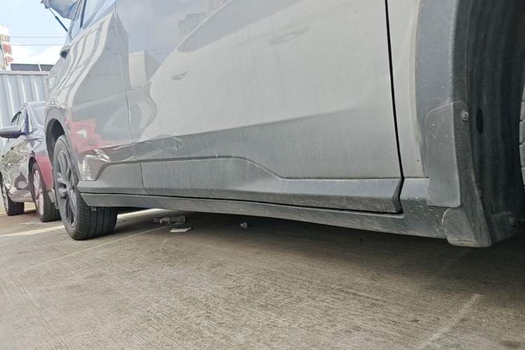 Used Chevrolet Orlando 2019 Redline 530T Automatic Enjoyment Version (5+2 Seating) China VI Right Side Sill