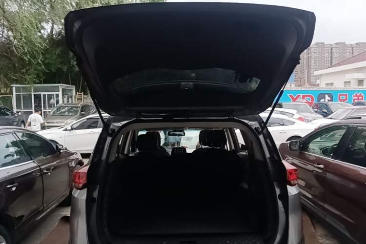 Used Chevrolet Orlando 2019 Redline 530T Automatic Enjoyment Version (5+2 Seating) China VI Trunk