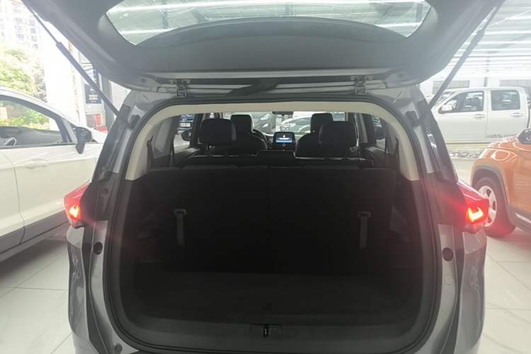 Used Chevrolet Orlando 2019 Redline 530T Automatic Enjoyment Version (5+2 Seating) China VI Trunk