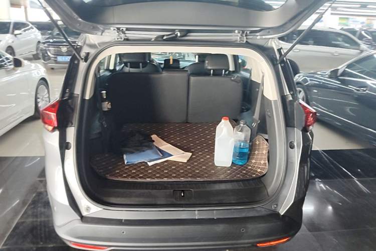 Used Chevrolet Orlando 2019 Redline 530T Automatic Enjoyment Version (5+2 Seating) China VI Trunk