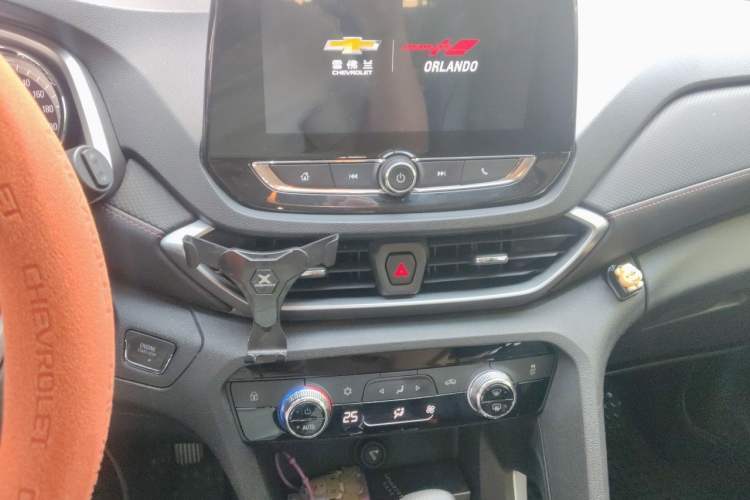 Used Chevrolet Orlando 2019 Redline 530T Automatic Enjoyment Version (5+2 Seating) China VI Audio And AC Panel