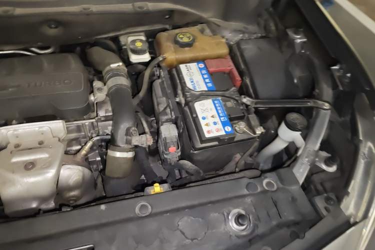 Used Chevrolet Orlando 2019 Redline 530T Automatic Enjoyment Version (5+2 Seating) China VI Engine Bay Left