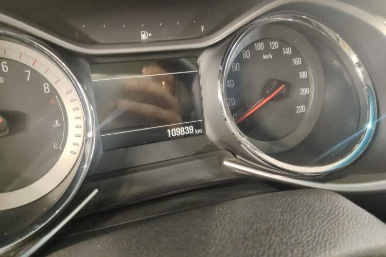 Used Chevrolet Orlando 2019 Redline 530T Automatic Enjoyment Version (5+2 Seating) China VI Odometer Close Up